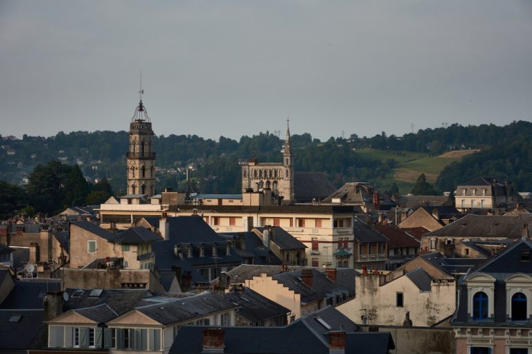 Skyline,Of,The,Village,Of,Bagnères-de-bigorre,,With,The,Église,Saint-vincent